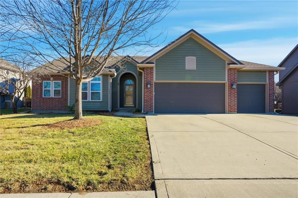 907 Englewood Drive — photo 2