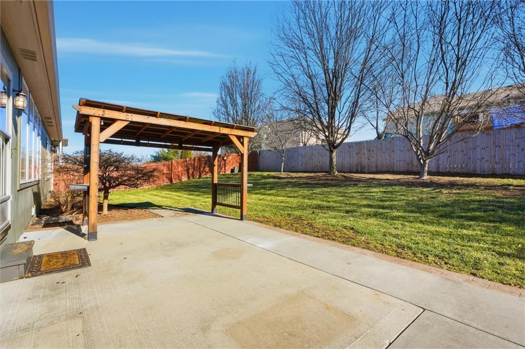 907 Englewood Drive — photo 32