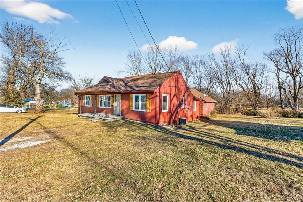 403 SE howard Avenue — photo 2