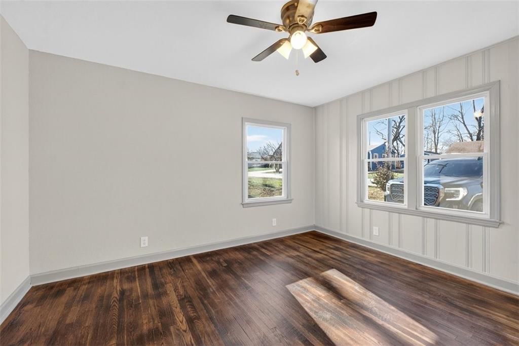 403 SE howard Avenue — photo 8