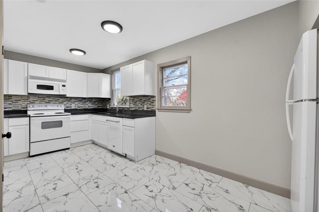 403 SE howard Avenue — photo 10