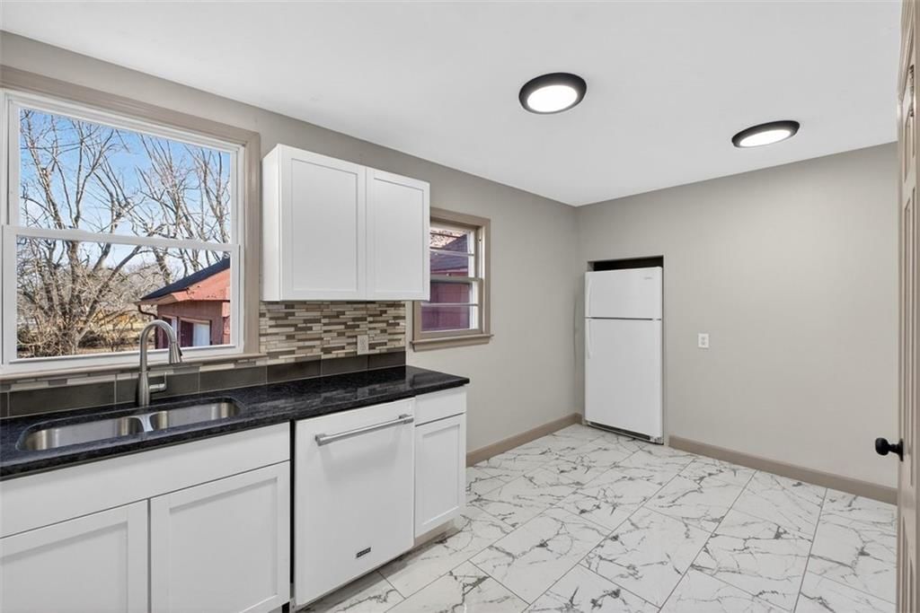 403 SE howard Avenue — photo 13