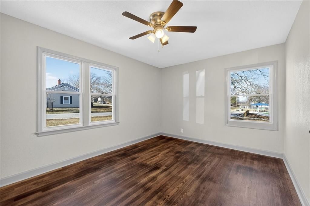 403 SE howard Avenue — photo 16