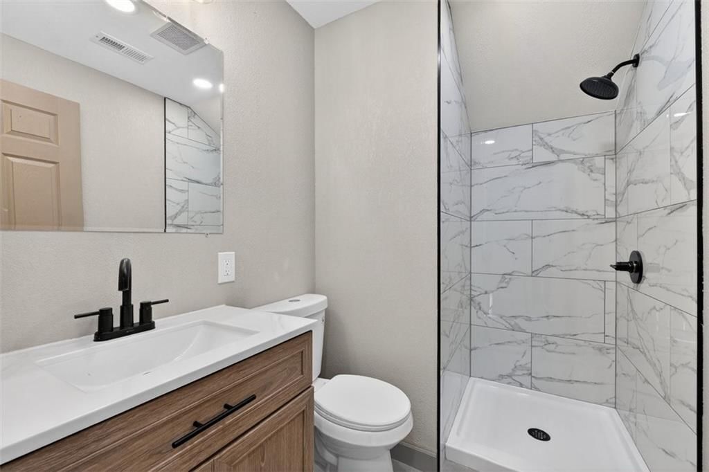 403 SE howard Avenue — photo 22