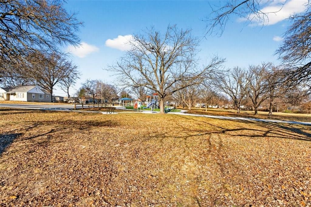 403 SE howard Avenue — photo 30