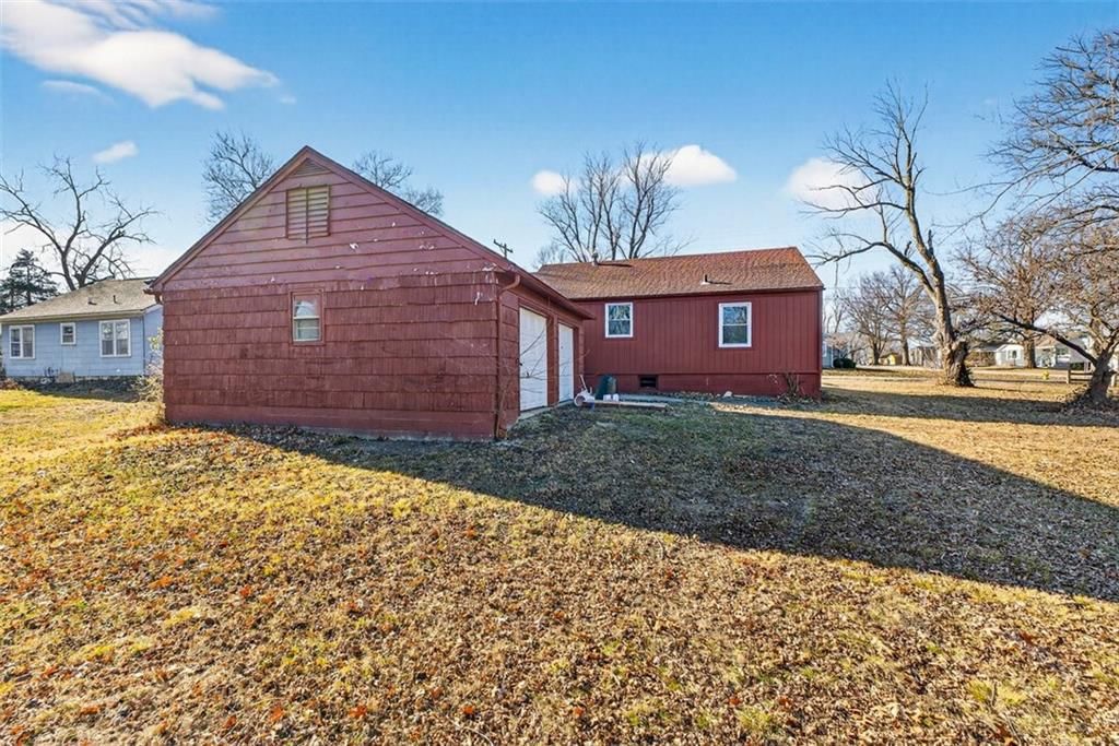 403 SE howard Avenue — photo 31