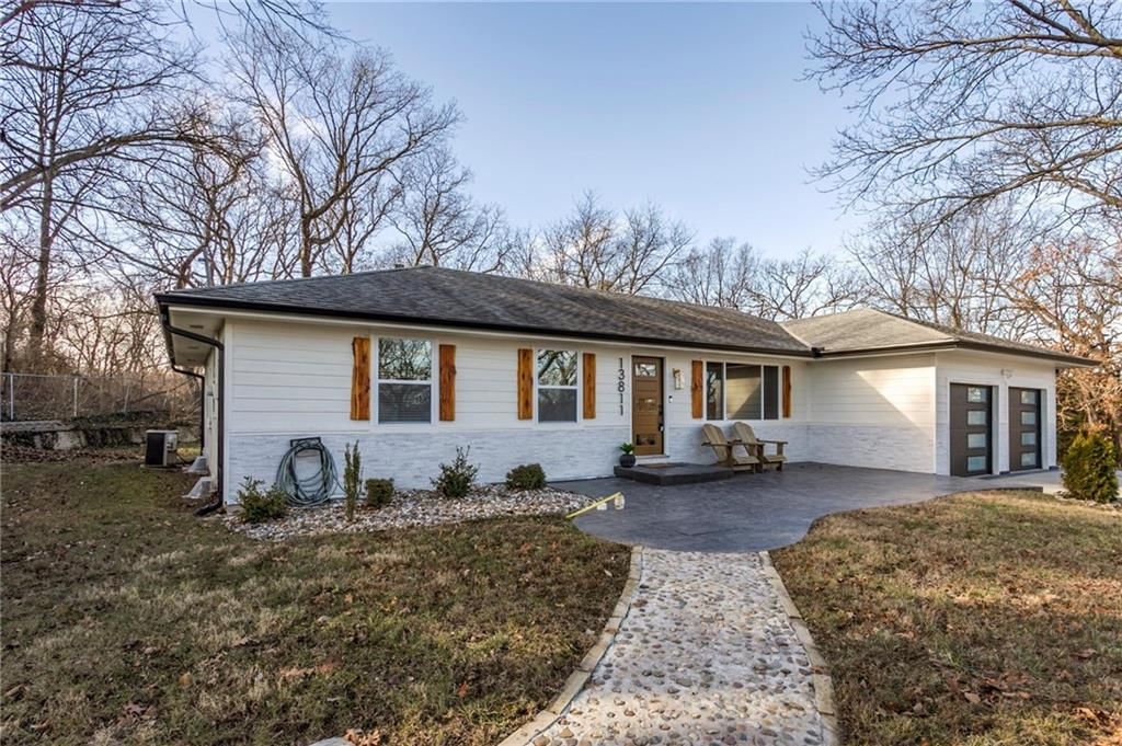 13811 S Lakeshore Drive, Olathe, KS