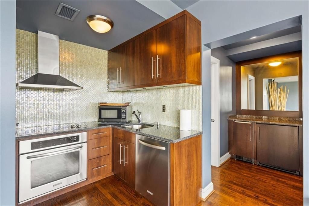 803 W 48th Street — photo 7