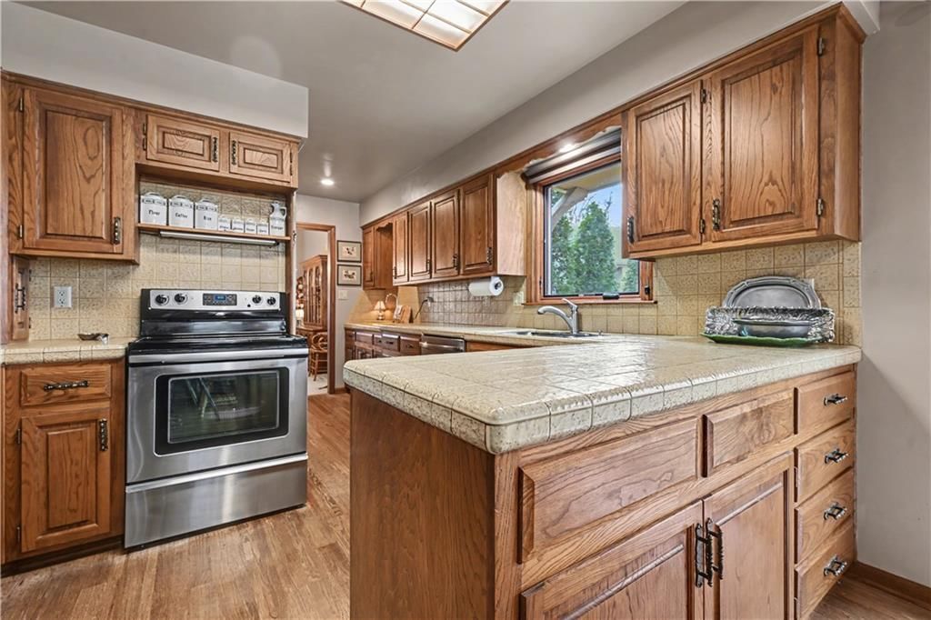 12893 Cambridge CT Court — photo 9