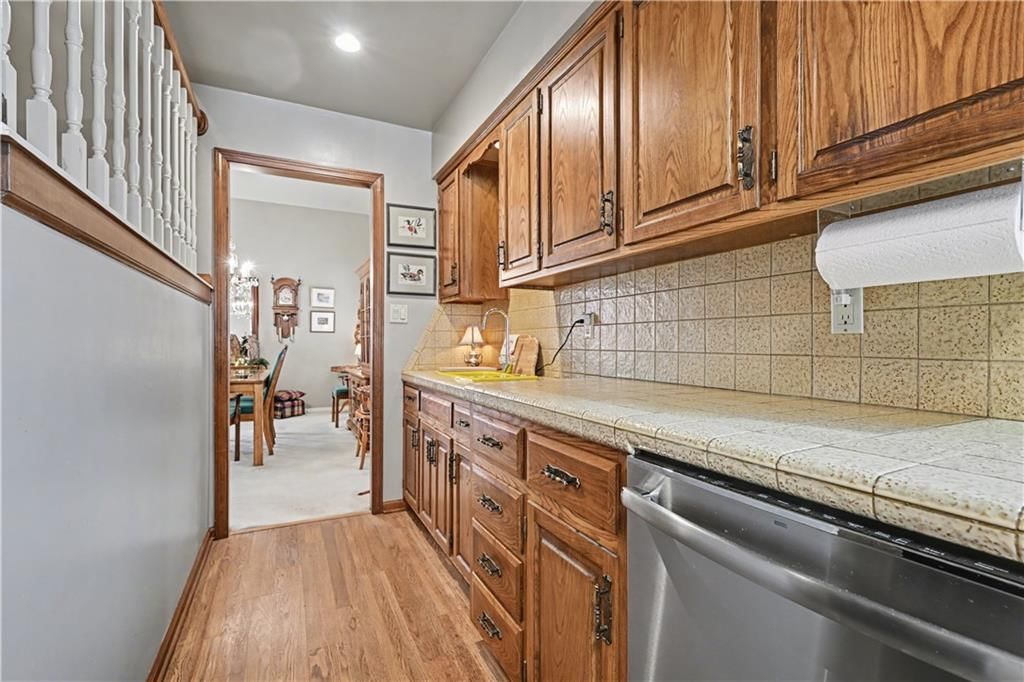 12893 Cambridge CT Court — photo 10