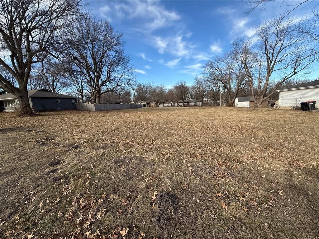 1902 W Main Street, Greenwood, MO