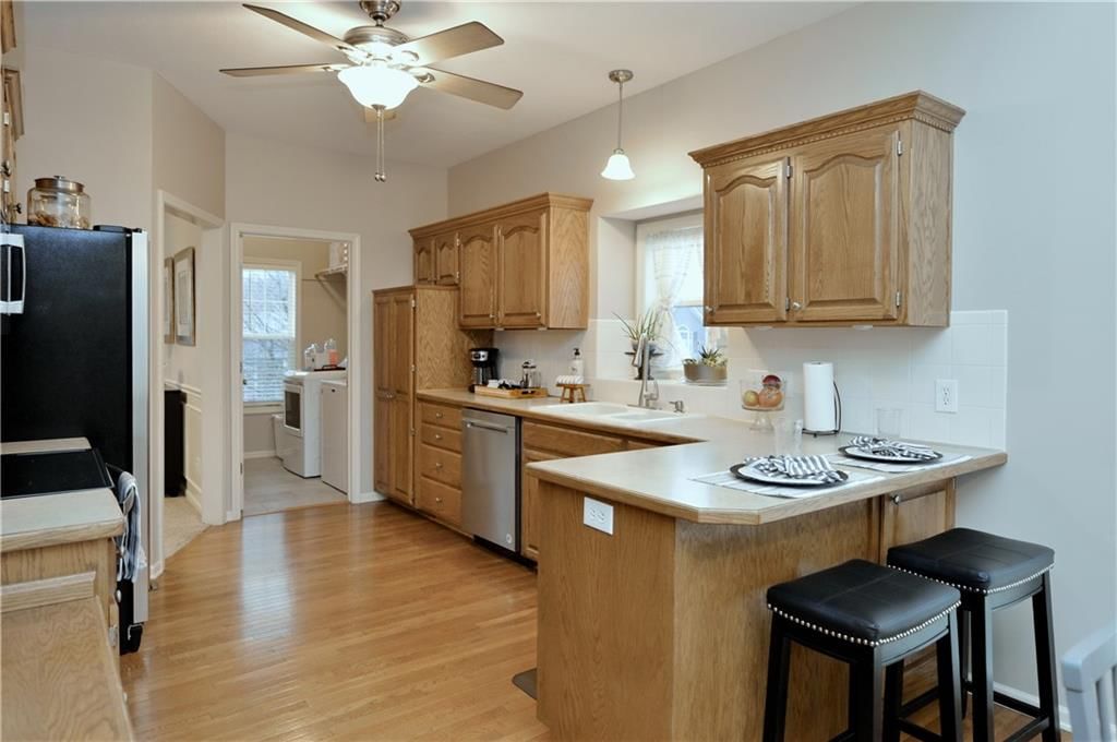 964 Wellington Way — photo 9