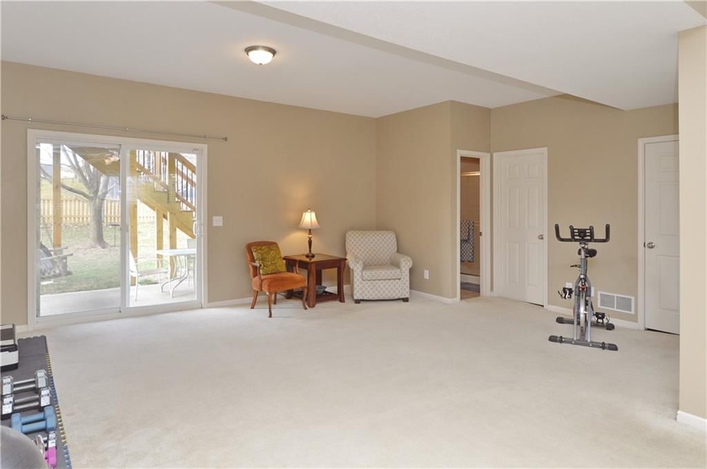 964 Wellington Way — photo 29