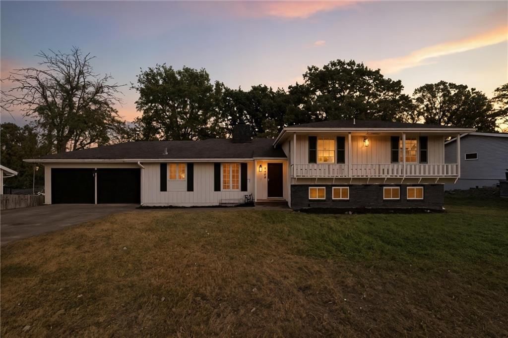 3209 S Norton Avenue — photo 3