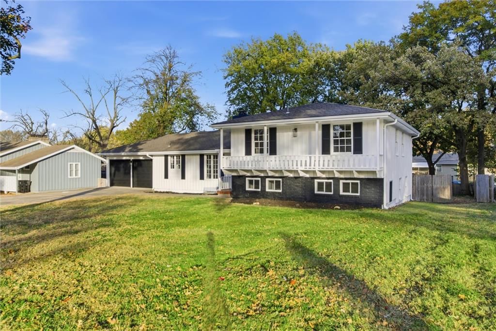 3209 S Norton Avenue — photo 4