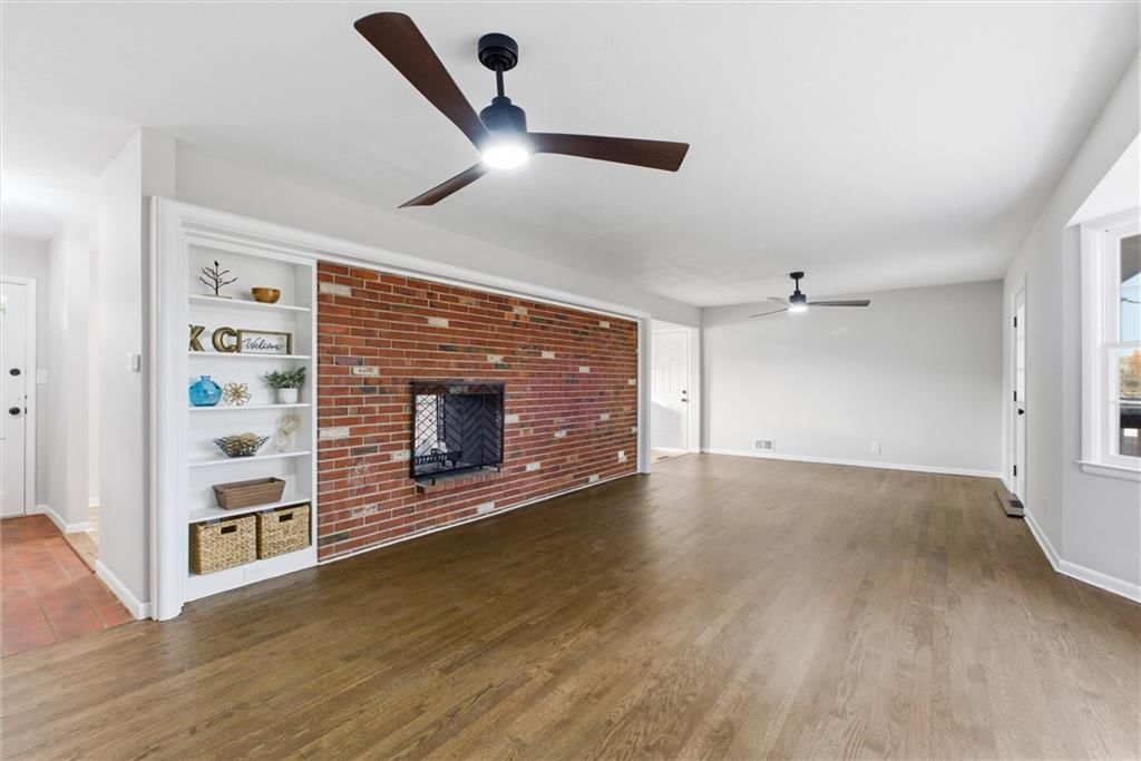 3209 S Norton Avenue — photo 6