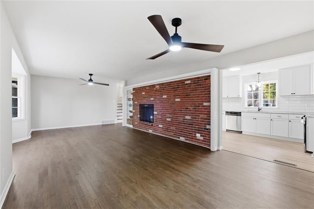 3209 S Norton Avenue — photo 8