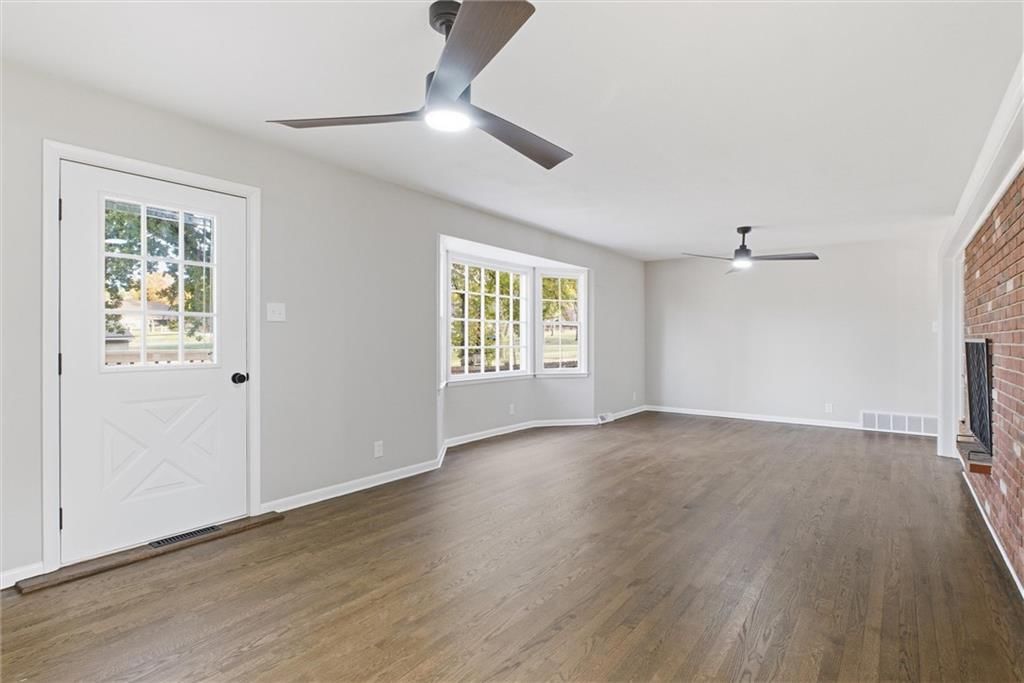 3209 S Norton Avenue — photo 9