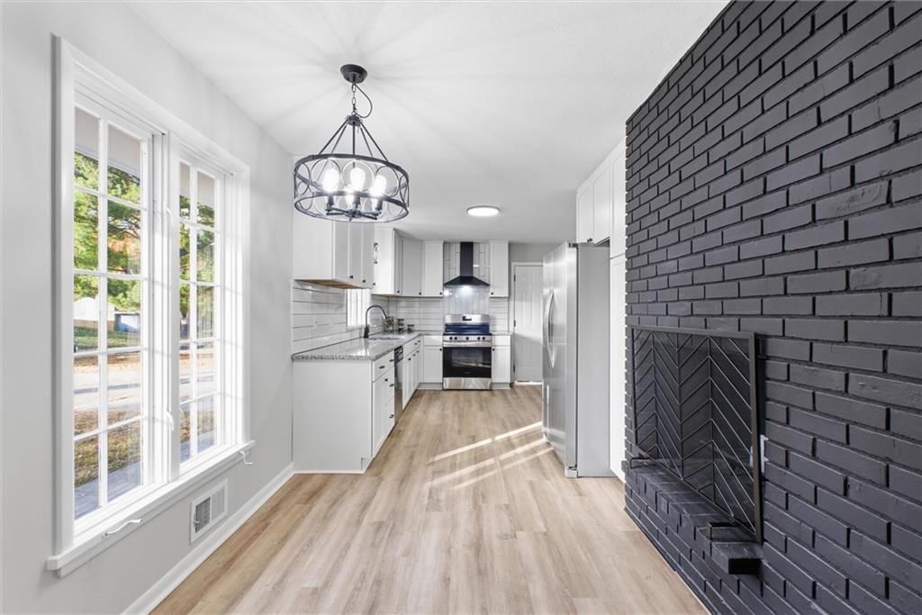 3209 S Norton Avenue — photo 11