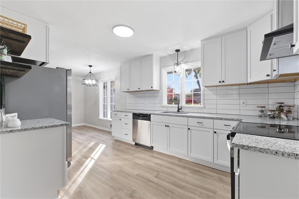 3209 S Norton Avenue — photo 15