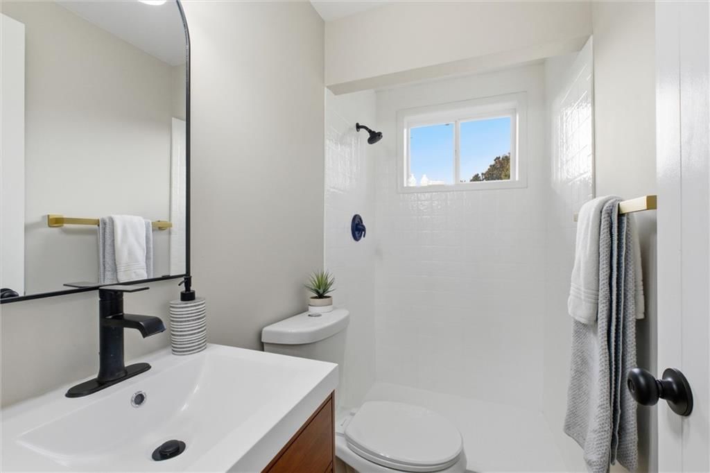 3209 S Norton Avenue — photo 16