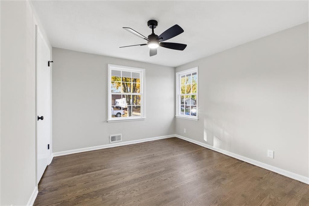 3209 S Norton Avenue — photo 17