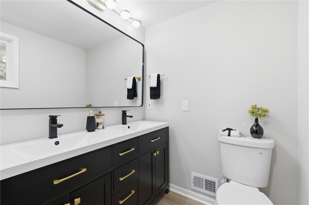 3209 S Norton Avenue — photo 19