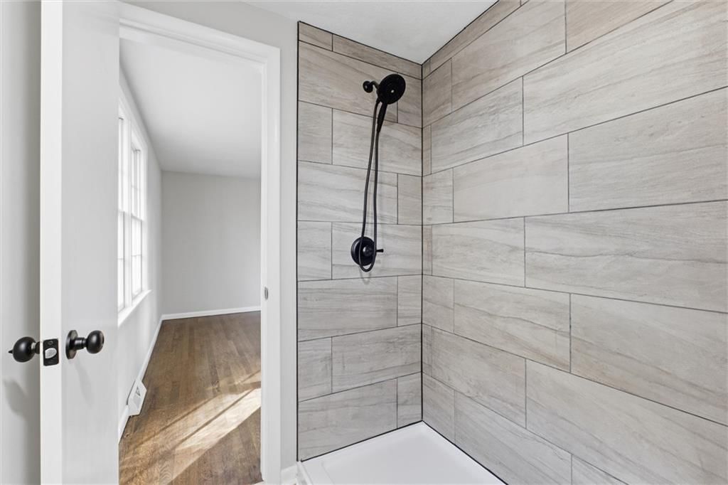 3209 S Norton Avenue — photo 20