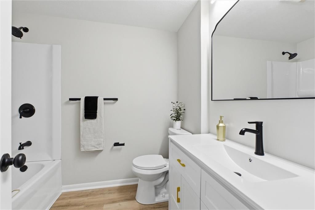 3209 S Norton Avenue — photo 23