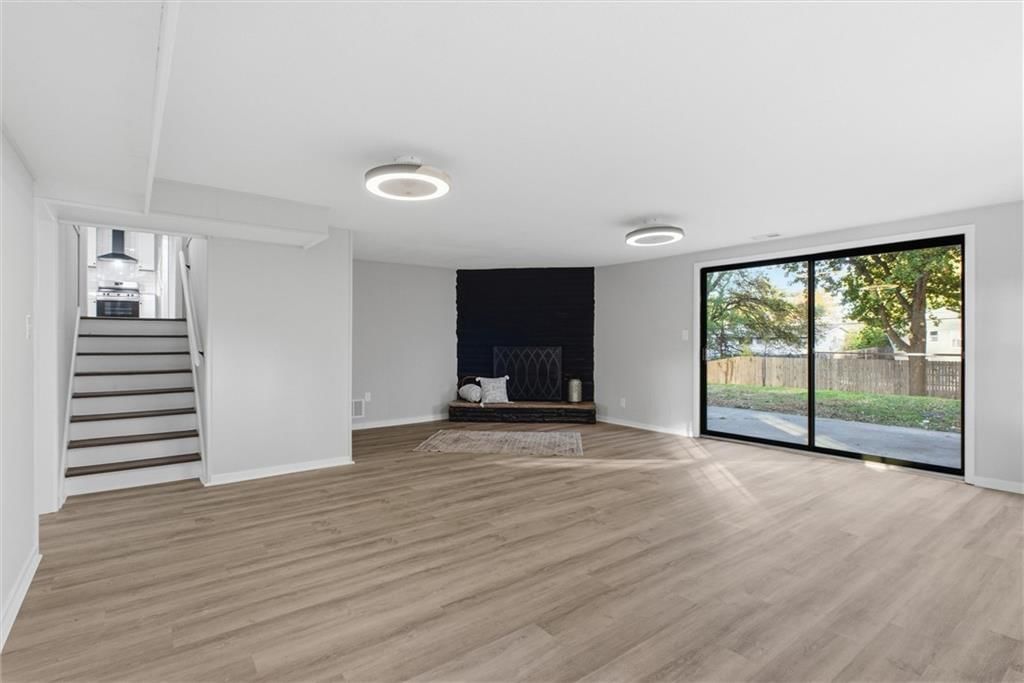 3209 S Norton Avenue — photo 26