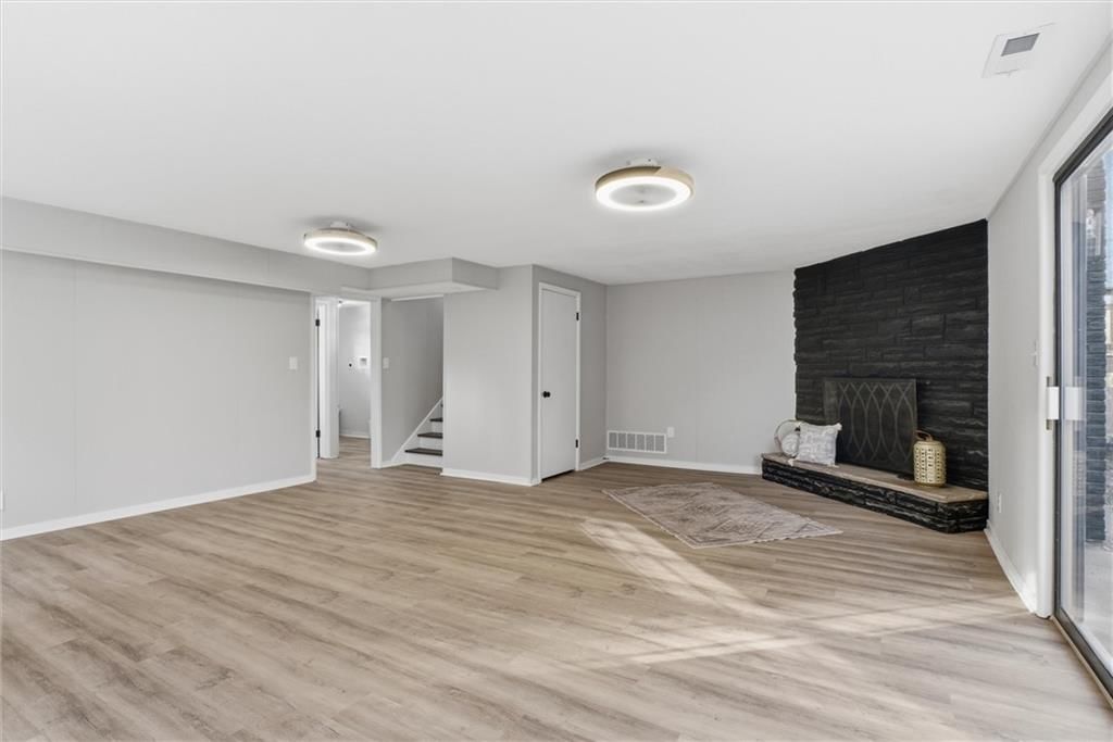 3209 S Norton Avenue — photo 28