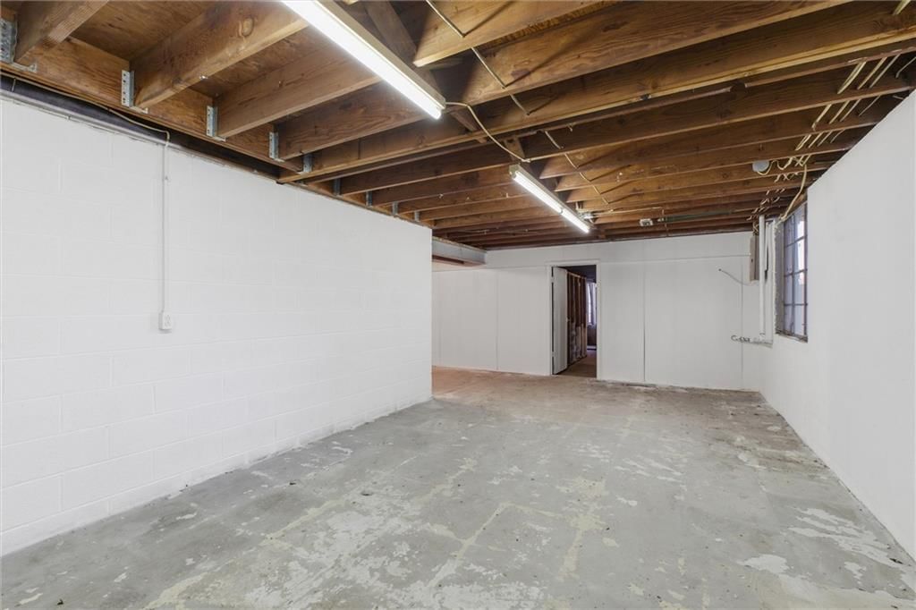 3209 S Norton Avenue — photo 33