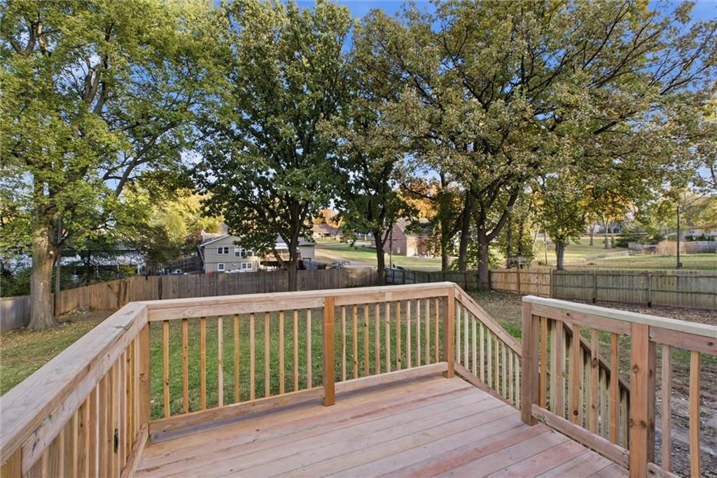 3209 S Norton Avenue — photo 34