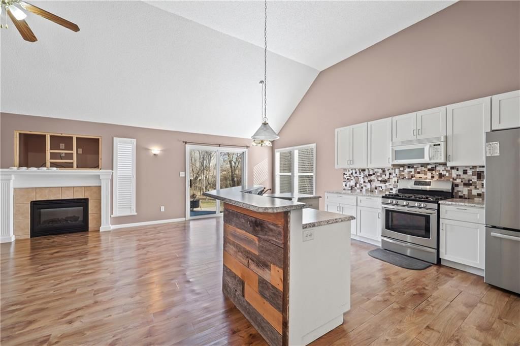 1007 SW Blue Branch Drive — photo 2