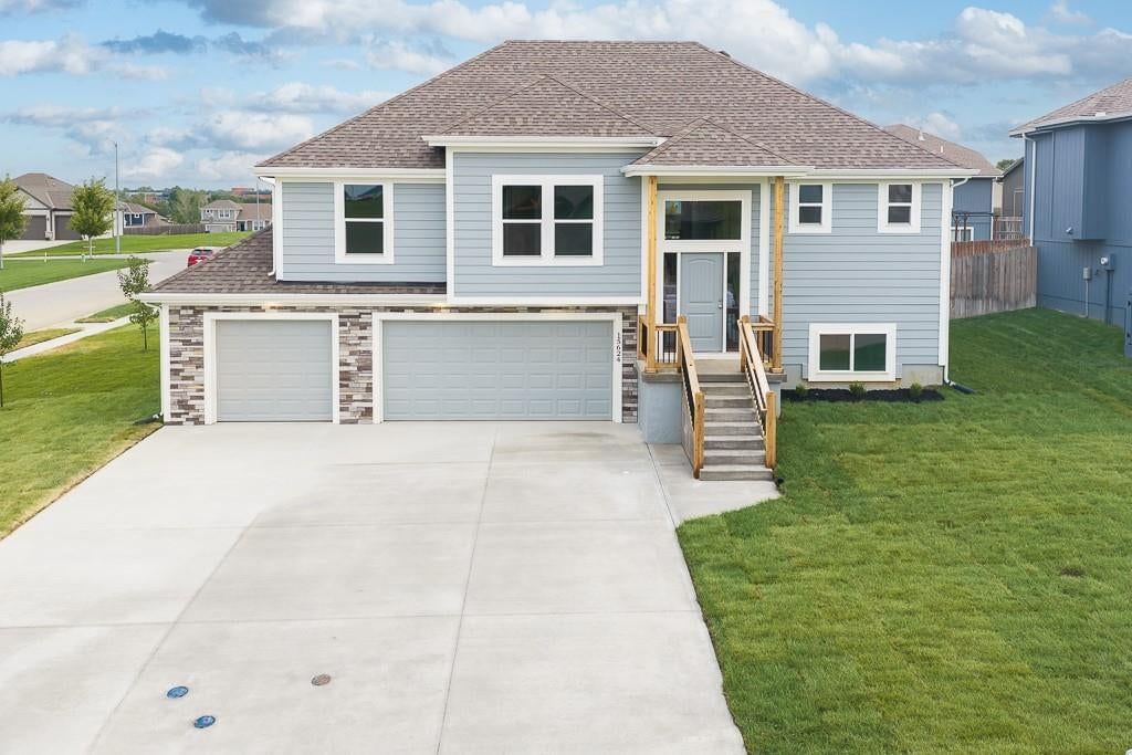 15624 Sheridan Court, Basehor, KS