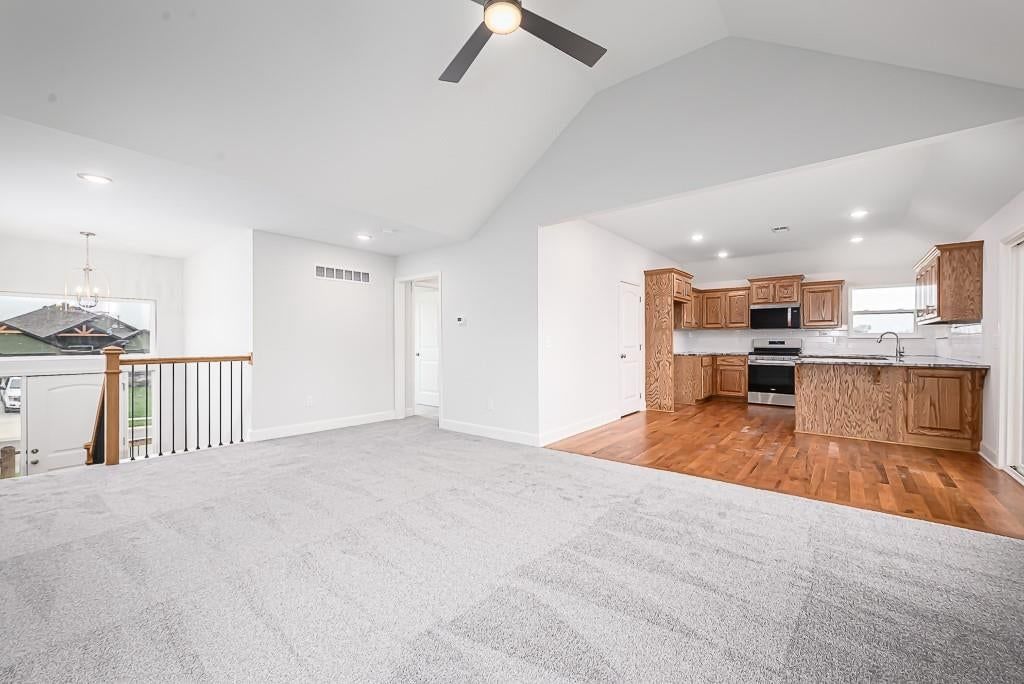 Photo 9 of 26 - 15624 Sheridan Court, Basehor, KS 66007