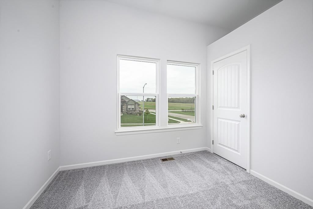 Photo 15 of 26 - 15624 Sheridan Court, Basehor, KS 66007