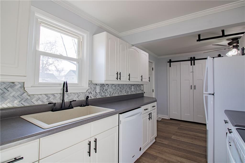 623 NE 43rd Street — photo 9