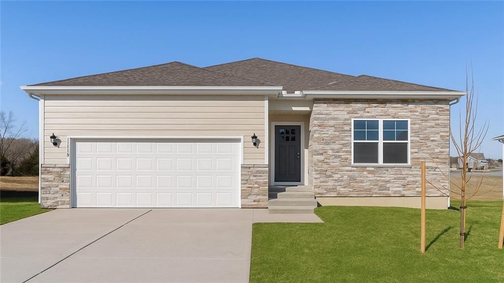 100 Lake Meadows Drive, Smithville, MO