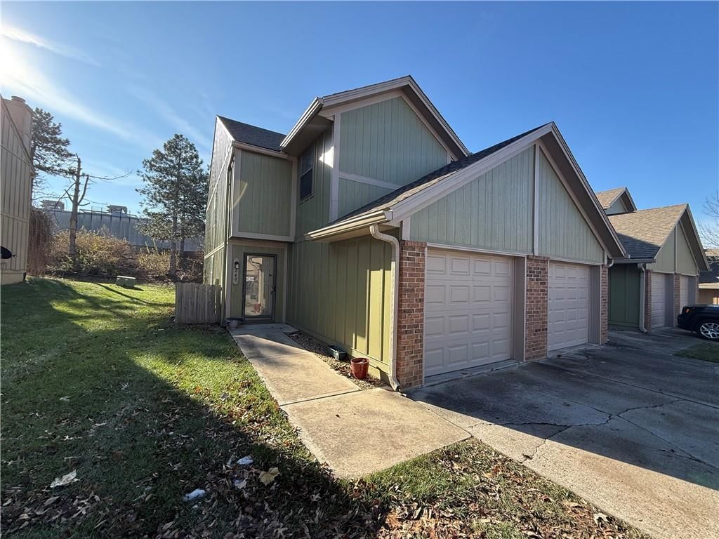 249 Pinetree Lane, Lee's Summit, MO