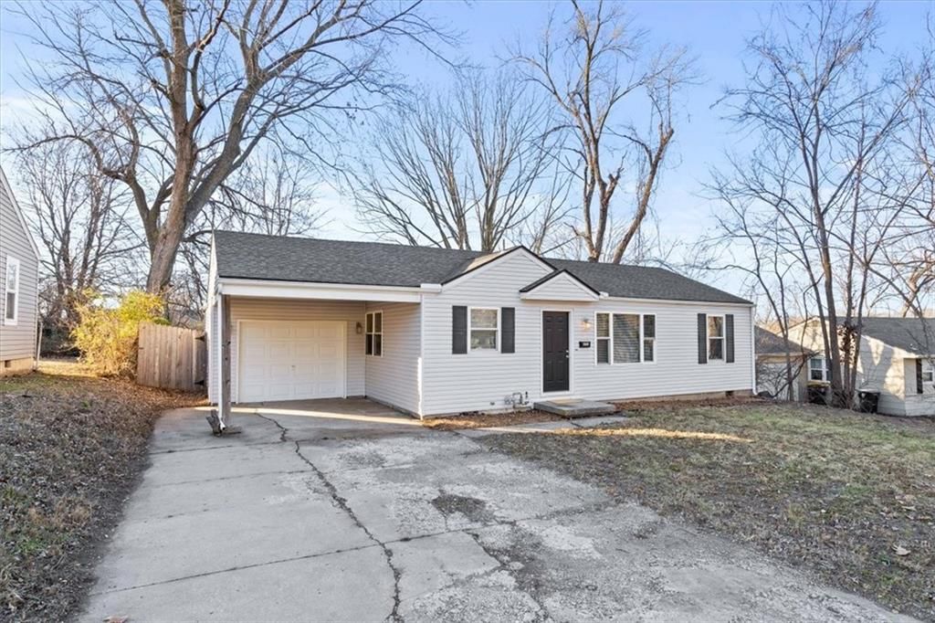 10004 DRURY Avenue — photo 2