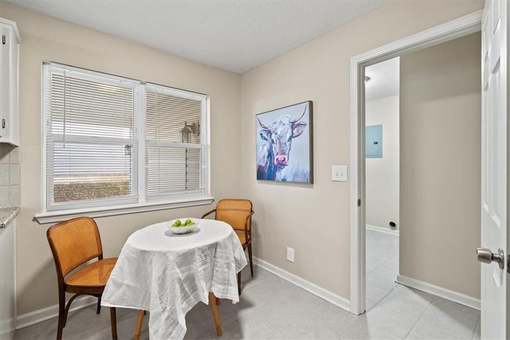 10004 DRURY Avenue — photo 10
