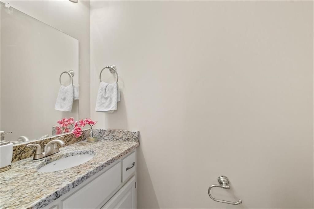 10004 DRURY Avenue — photo 12