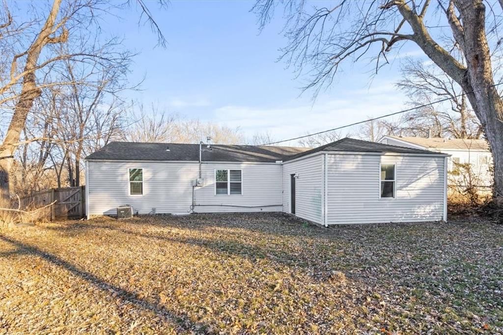 10004 DRURY Avenue — photo 17