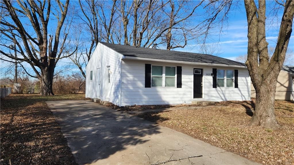 1820 N Vista Drive — photo 2