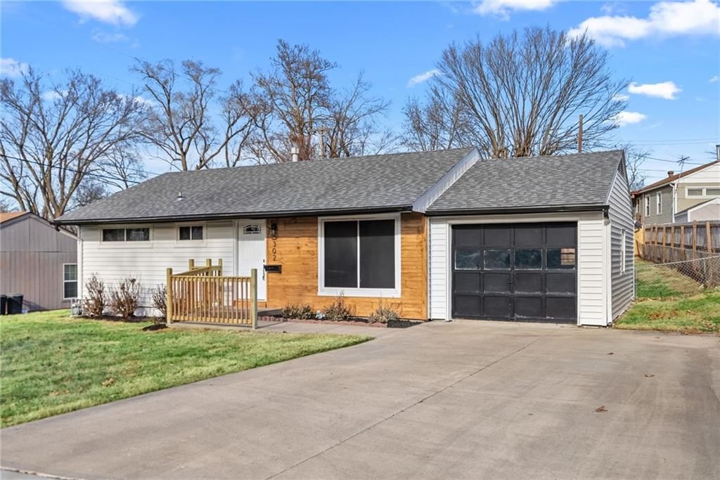 302 Lake Drive — photo 2