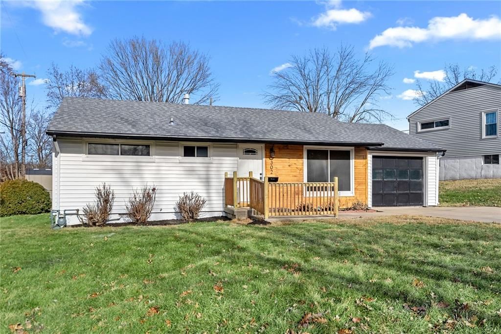 302 Lake Drive — photo 3