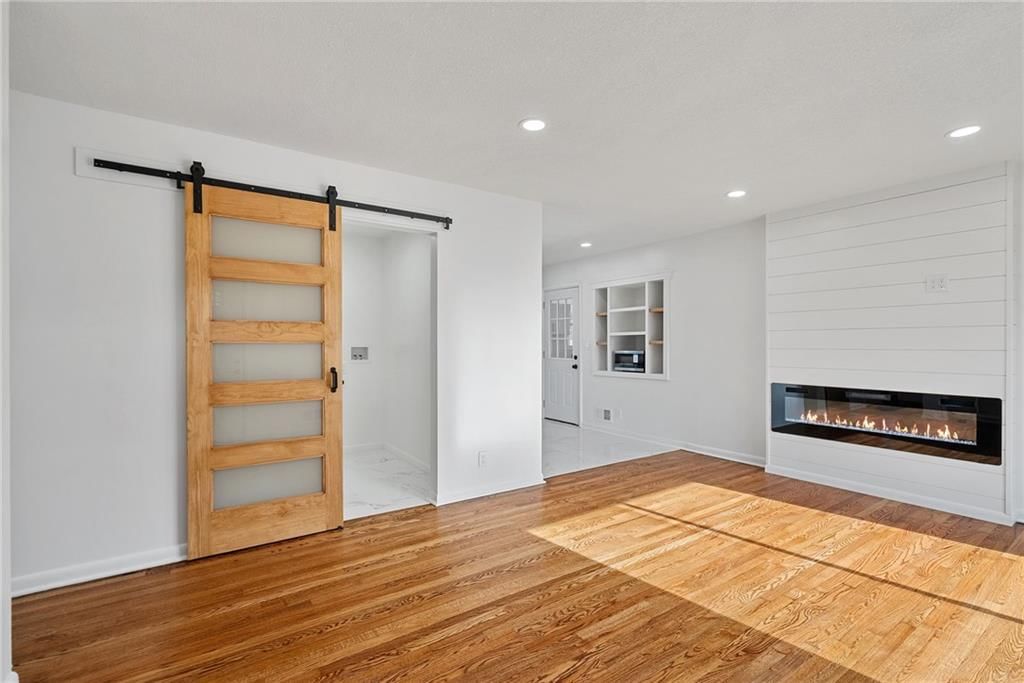 302 Lake Drive — photo 4