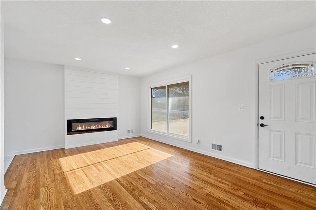 302 Lake Drive — photo 5