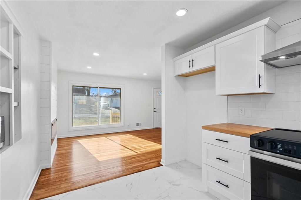 302 Lake Drive — photo 11